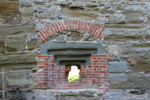 Mauerfenster oder Schießscharte 