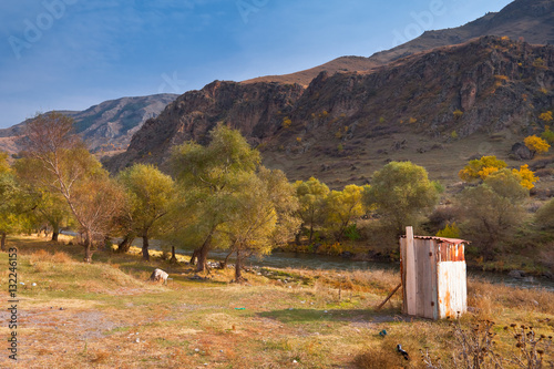 Kaukaz - Gruzja w jesiennej szacie. Caucassus autumnal mountains in Georgia.