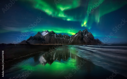 Stokksnes Northern Lights Green Reflection - ISLANDIA