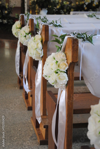 Dekoracja ślubna w kościele