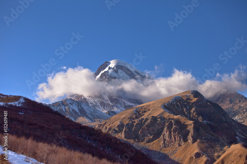 Kazbeg - Kaukaz - Gruzja w zimowej szacie. Caucassus mountains in Georgia.