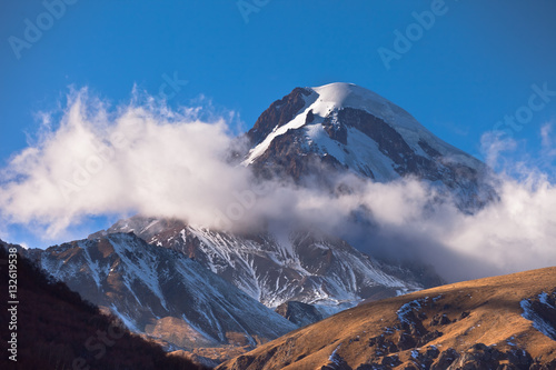 Kazbeg - Kaukaz - Gruzja w zimowej szacie. Caucassus mountains in Georgia.