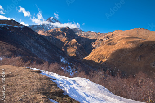 Kaukaz - Gruzja w zimowej szacie. Caucassus mountains in Georgia.