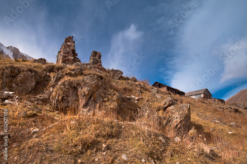 Kaukaz - Gruzja w jesiennej szacie. Caucassus autumnal mountains in Georgia.