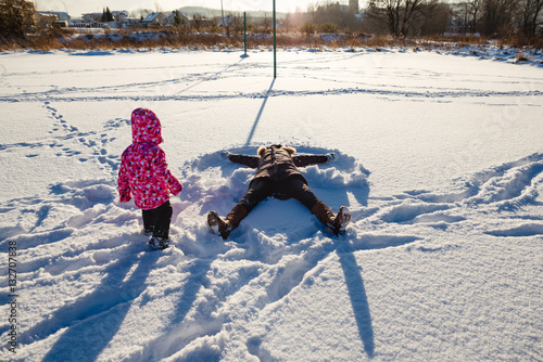 Zabawa na śniegu 