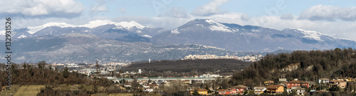 Frosinone e la valle del Sacco, con i monti Ernici, Lepini e Ausoni - panorama