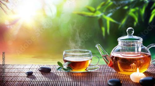 Teatime - relaks przy gorącej herbacie w ogrodzie zen