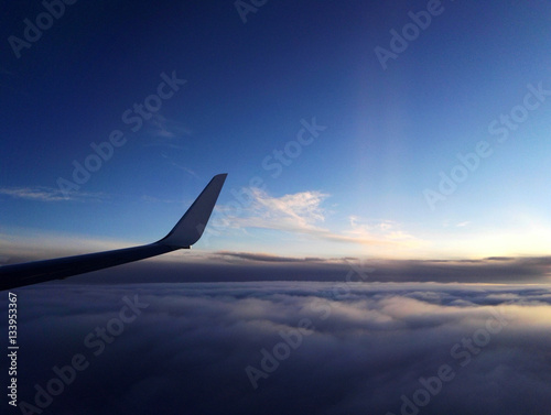 aereo sulle nuvole