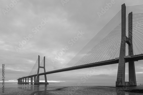 Czarno-biały Most