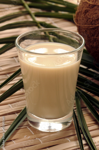 Kokosmælk Coconut milk Latte di cocco Leche de coco Lait חלב קוקוס Mleczko kokosowe Кокосовое молоко Nước cốt dừa 椰浆 നാളികേരം Klappermelk 