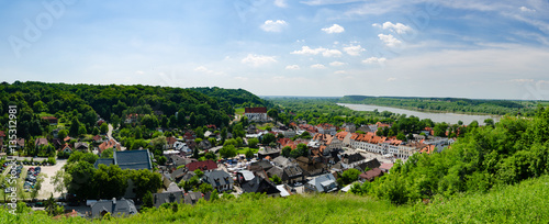 Widok na Kazimierz Dolny z Góry Trzech Krzyży 