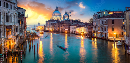 Sonnenuntergang über dem Canal Grande in Venedig, Italien