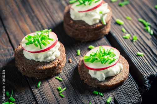 Diet sandwich with pumpernickel bread, cottage cheese and chive