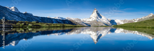 Stellisee und Matterhorn Panorama in der Schweiz 