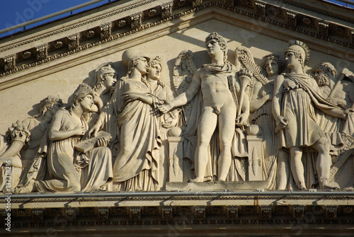 Haut-relief du Génie de la France à paris