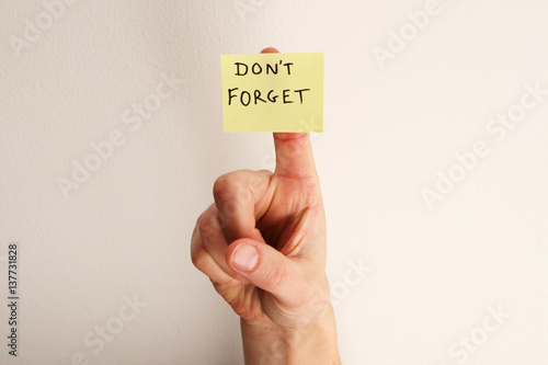 don't forget note on finger