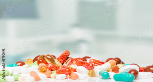 Ein Haufen Tabletten im Labor