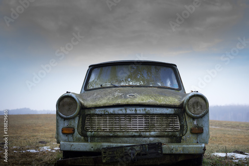 Trabant Drama Schrott mit Himmel