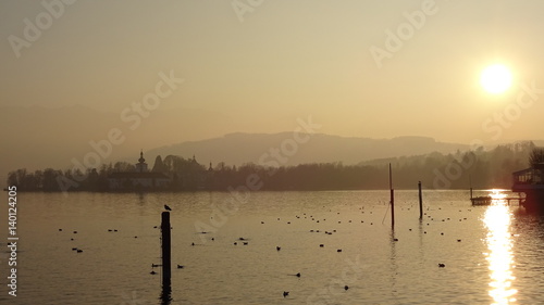 zachód słońca nad jeziorem Traunsee w Gmunden