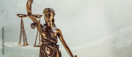 Justitia Figur Statue - Personifikation der Gerechtigkeit 