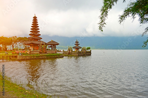 Pura Ulun Danu Bratan, Bali lake water mountain