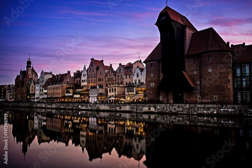 Gdańsk o zachodzie słońca, odbity w wodzie