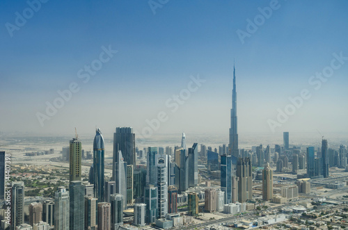 Luftbild Dubai mit Hochhäusern 