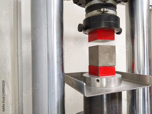 compressive strength test on cube of concrete