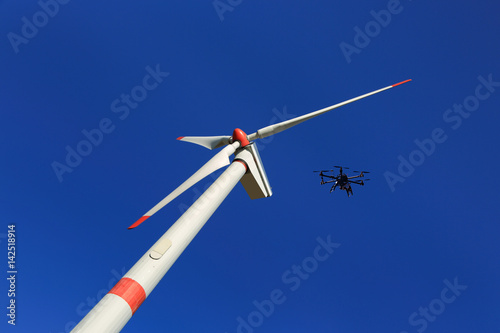 Turbina wiatrowa, wiatrak, energia, dron.