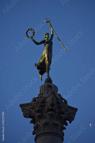 Union Square Statue