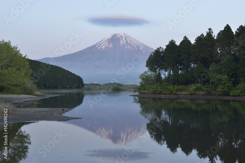 夕方の富士山と笠雲