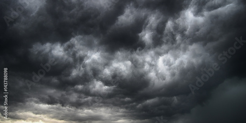 Cielo tempestoso e cielo drammatico