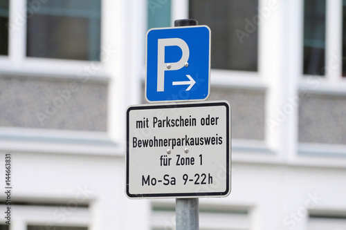 Parkzone, Verkehrsschild, Anwohnerparkplatz oder mit Parkschein