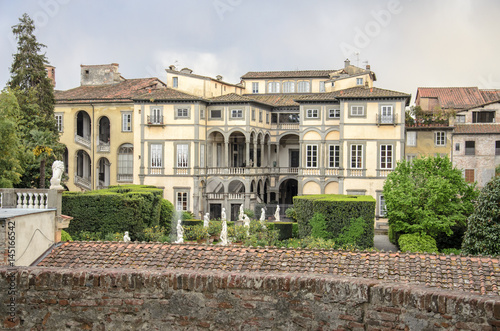 Lucca vista da sopra le mura