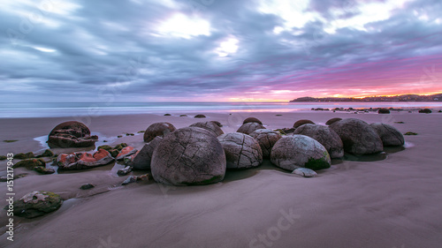 Moeraki Boulders am Koekohe Beach an der Küste von Otago in Neuseeland (New Zealand)