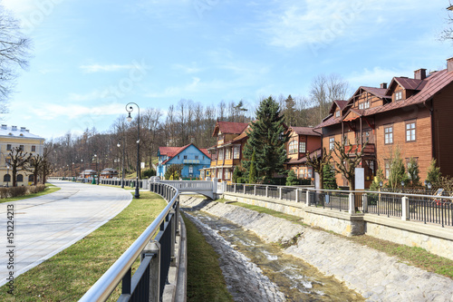 Krynica Zdrój - zabytkowe drewniane wille usytuowane wzdłuż potoku Kryniczanka oraz deptaka uzdrowiskowego