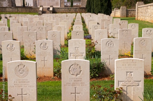 Cimitero Inglese Grande Guerra di Giavera del Montello - tombe primo piano