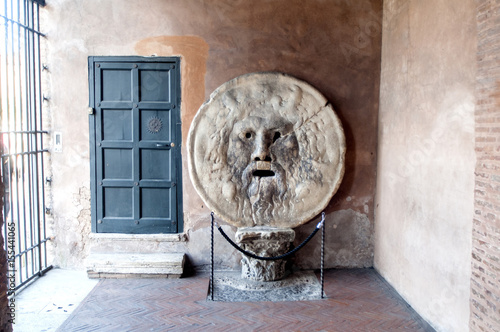 Bocca della Verita Chiesa S.M. Cosmedin