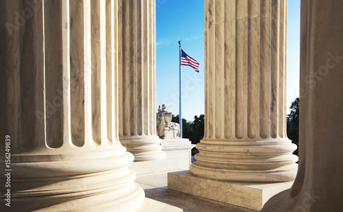 Marmurowe kolumny Sądu Najwyższego Stanów Zjednoczonych