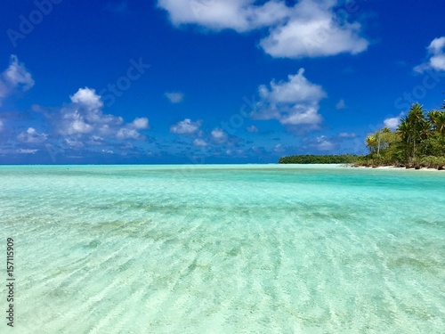 Beautiful turquoise lagoon and white sanded beaches of Marlon Brando's atoll Tetiaroa, Tahiti, French Polynesia