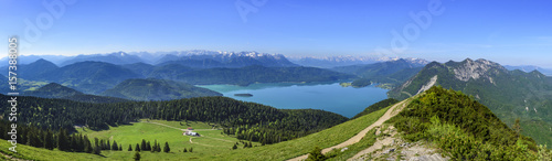 Ausblick auf den Walchensee und das Werdenfelser Land mit Karwendel und Wetterstein
