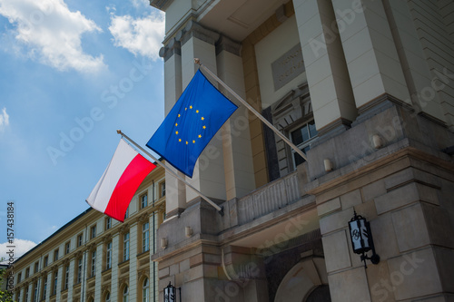 flaga Polski Unii Europejskiej Kancelaria Premiera w Warszawie