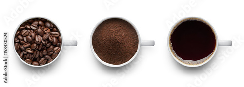 Ziarna kawy, kawa mielona i filiżanka czarnej kawy
