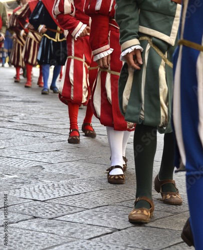 Sfilata dei figuranti del corteo storico medievale