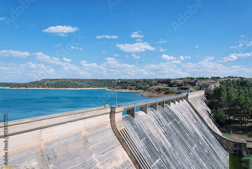 Presa del pantano de Peñarroya. Ciudad Real. España.