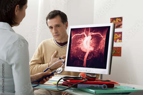 Models On screen, cardiac angiography (healthy)