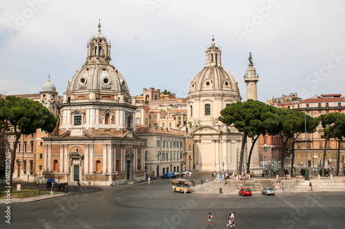 Iglesia de Santa María di Loreto y Columna de Trajano, Roma, Italia