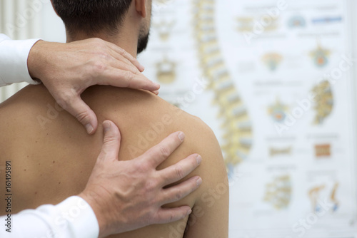 Medical check at the shoulder in a physiotherapy center