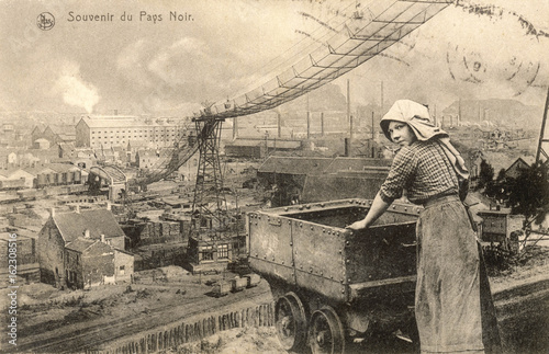 Pay Noir Worker - 1919. Date: 1919