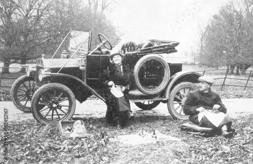 Model Ford T car by the roadside. Date: 1913